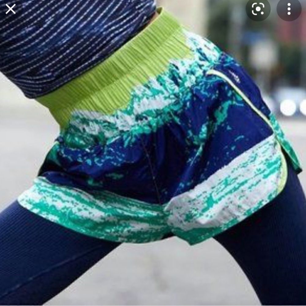 NEW Free People Movement The Way Home
Shorts In Mountain Print.Size XS